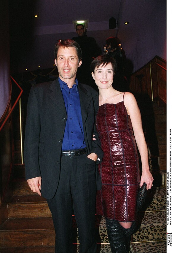Elsa Zylberstein et Antoine de Canes à l'avant-première du film "Je veux tout" à Paris en 1999.