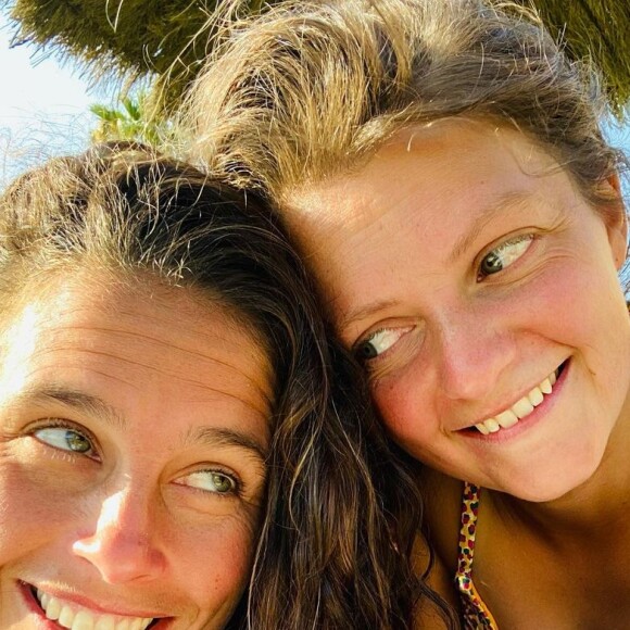 Clémence Castel, aventurière phare de "Koh-Lanta" en couple avec sa belle Marie et maman de deux adorables garçons prénommés Louis et Marin.