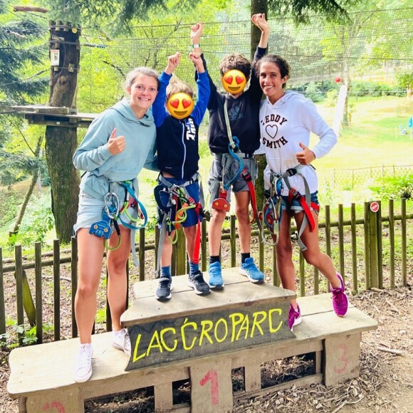 Clémence Castel, aventurière phare de "Koh-Lanta" en couple avec sa belle Marie et maman de deux adorables garçons prénommés Louis et Marin.