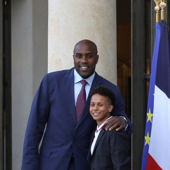 Le judoka francais Teddy Riner et son fils Eden - Cérémonie des médaillés olympiques et paralympiques des Jeux de Tokyo, Palais de l'Elysée, Paris, le 13 septembre 2021. © Stéphane Lemouton / Bestimage