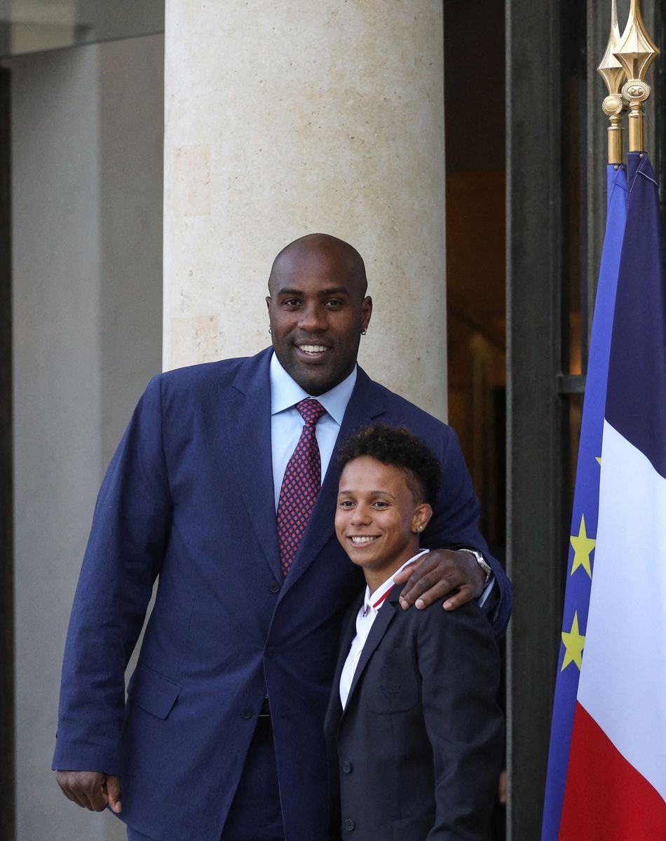 Le judoka francais Teddy Riner et son fils Eden - Cérémonie des médaillés olympiques et paralympiques des Jeux de Tokyo, Palais de l'Elysée, Paris, le 13 septembre 2021. © Stéphane Lemouton / Bestimage