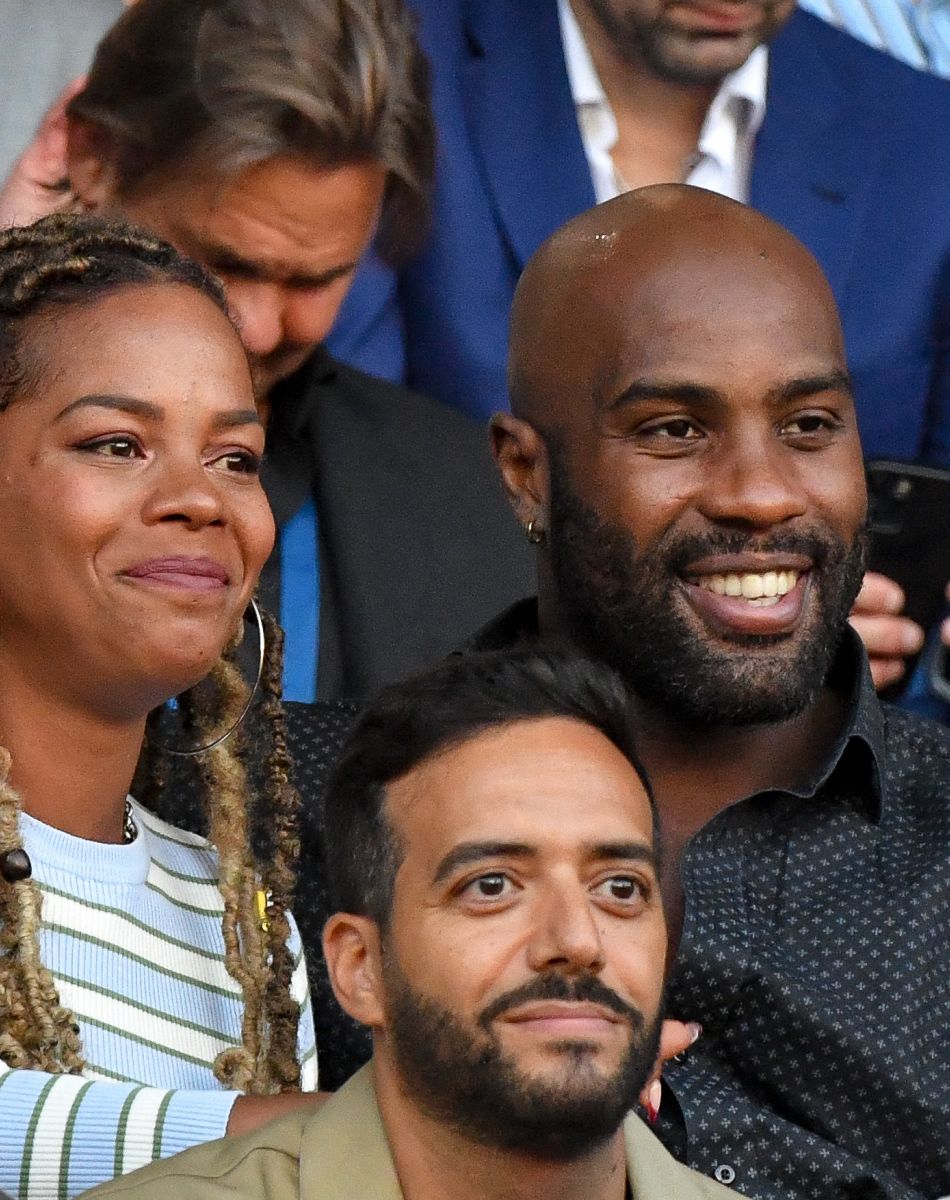 Teddy Riner et sa compagne Luthna Plocus - People dans les tribunes - Match de football en ligue 1 Uber Eats : Le PSG (Paris Saint-Germain) remporte la victoire 4-2 contre Strasbourg au Parc des Princes le 14 août 2021. Pas de jauge pour ce match, le Parc des Princes est rempli au maximum de sa capacité, une première depuis 18 mois. © Lionel Urman / Panoramic / Bestimage