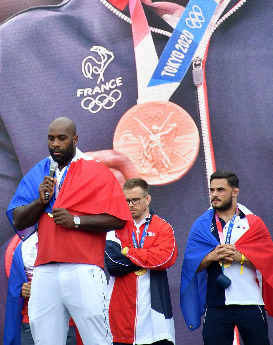 Teddy Riner, Clarisse Agbegnenou, Madeleine Malonga, Romane Dicko, Sarah-Léonie Cysique, Amandine Buchard, Margaux Pinot, Axel Clerget, Alexandre Iddir et Guillaume Chaine - Teddy Riner et l'équipe de France de Judo médaillée des jeux olympiques de Tokyo célébrés au Trocadéro à Paris, le 2 août 2021. © Veeren/Bestimage
