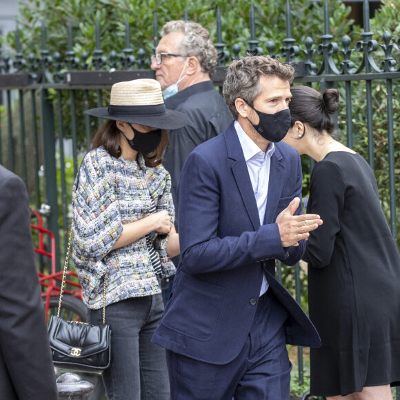 Marion Cotillard et son compagnon Guillaume Canet - Obsèques de Jean-Paul Belmondo en l'église Saint-Germain-des-Prés, à Paris, le 10 septembre 2021. © Cyril Moreau / Bestimage