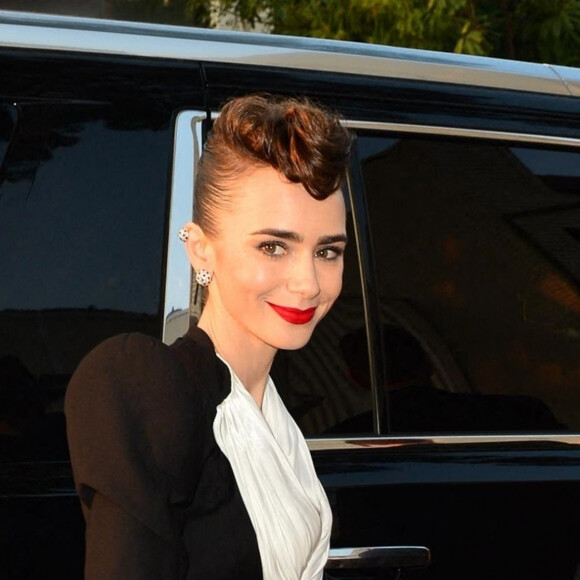 Lily Collins arrive à l'évènement "Clash" de chez Cartier à West Hollywood, Los Angeles, Californie, Etats-Unis, le 24 août 2021. 