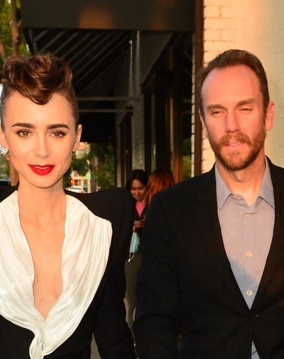 Lily Collins et son mari Charlie McDowell arrivent à l'évènement "Clash" de chez Cartier à West Hollywood, Los Angeles, Californie, Etats-Unis, le 24 août 2021.