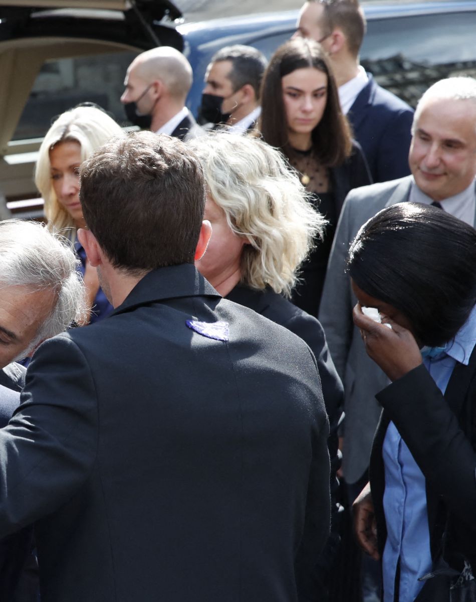 Alessandro Belmondo, Stella Belmondo, Paul Belmondo, Giacomo et Victor Belmondo, Luana Belmondo - Sorties - Obsèques de Jean-Paul Belmondo en l'église Saint-Germain-des-Prés, à Paris le 10 septembre 2021. © Cyril Moreau / Bestimage