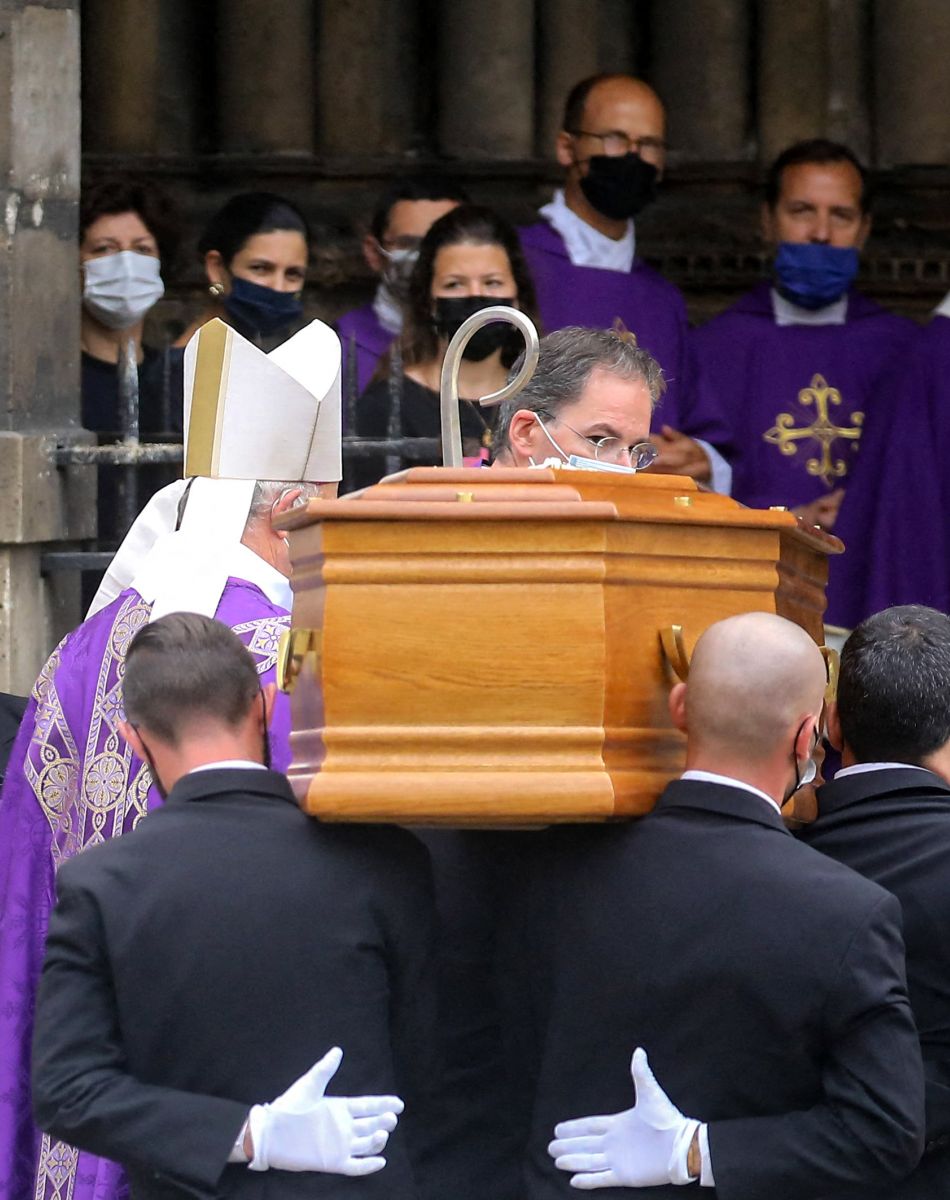 Paul Belmondo, Florence Belmondo, Stella Belmondo, Annabelle Belmondo, Victor et Alessandro Belmondo - Obsèques de Jean-Paul Belmondo en l'église Saint-Germain-des-Prés, à Paris le 10 septembre 2021. © Dominique Jacovides / Bestimage