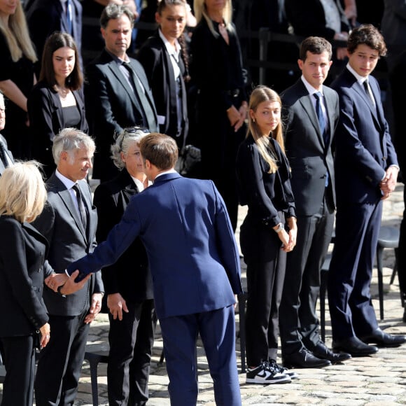 Emmanuel Macron et sa femme la Première Dame Brigitte Macron, Paul Belmondo, Florence Belmondo, Stella Belmondo, Victor Belmondo, Giacomo Belmondo, Alessandro Belmondo lors de la cérémonie d'hommage national à Jean-Paul Belmondo à l'Hôtel des Invalides à Paris, le 9 septembre 2021. © Dominique Jacovides/Bestimage