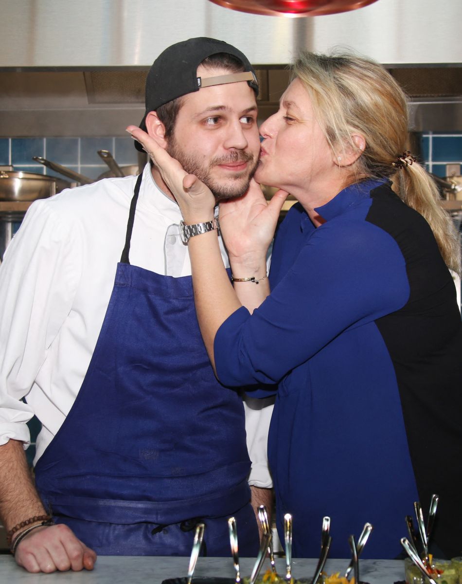 Alessandro Belmondo avec sa mère Luana Belmondo - Inauguration du restaurant "Il Cara Rosso" à Saint-Cloud, le 31 janvier 2018. © Denis Guignebourg/Bestimage