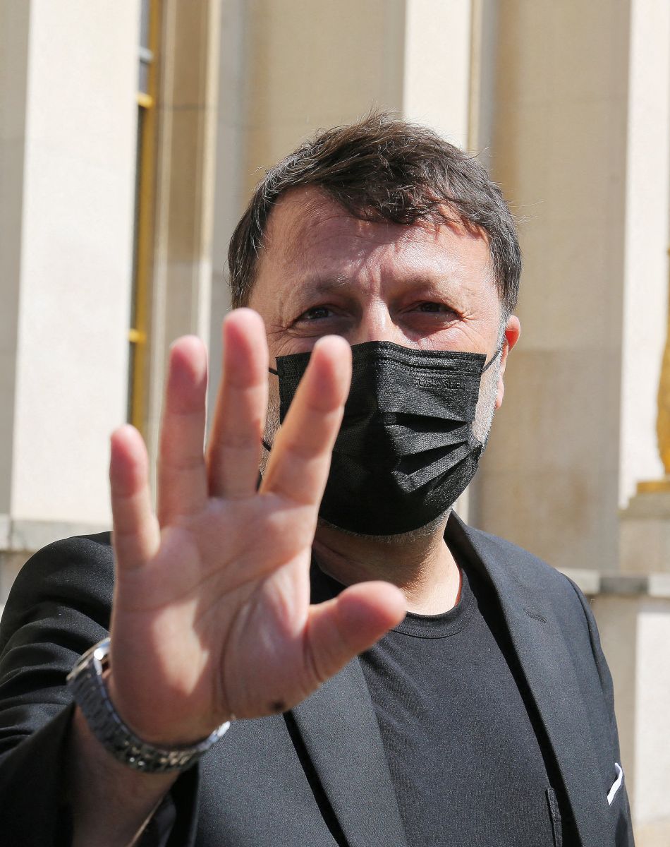 Arthur Essebag - Hommage à Sarah Halimi sur la place du Trocadero à Paris. Le 25 avril 2021.