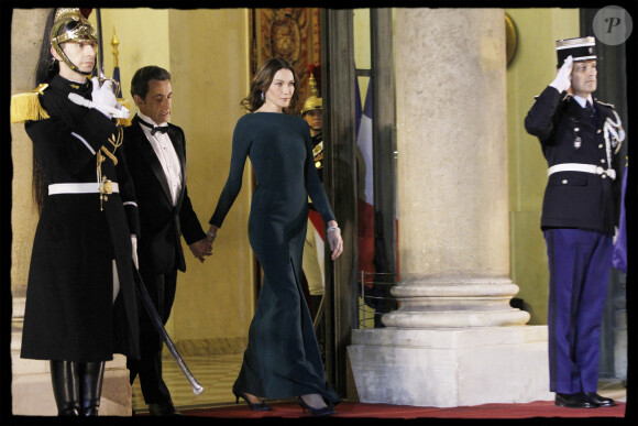 Carla Bruni-Sarkozy et Nicolas Sarkozy à l'Elysée - dîner d'Etat en l'honneur du président Medvedev en 2010