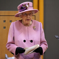 Elizabeth II très remontée : la reine tape du poing sur la table, et c'est rare !