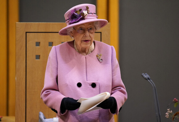 La reine Elisabeth II d'Angleterre assiste à la cérémonie d'ouverture de la sixième session du Senedd à Cardiff, Royaume Uni.