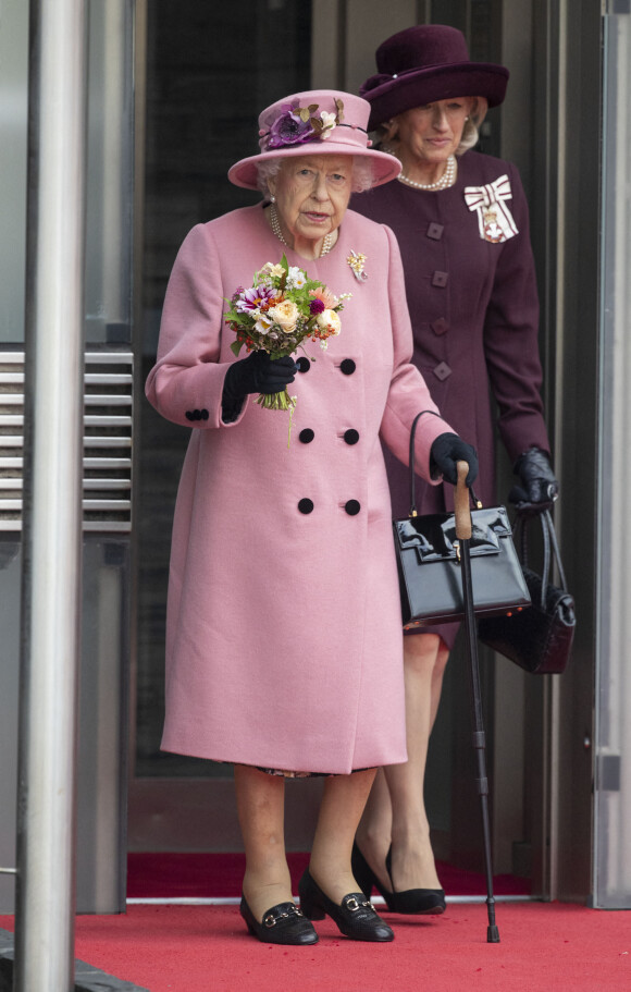 La reine Elisabeth II d'Angleterre assiste à la cérémonie d'ouverture de la sixième session du Senedd à Cardiff, Royaume Uni, 14 octobre 2021. 