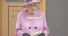 Elizabeth II très remontée : la reine tape du poing sur la table, et c'est rare !