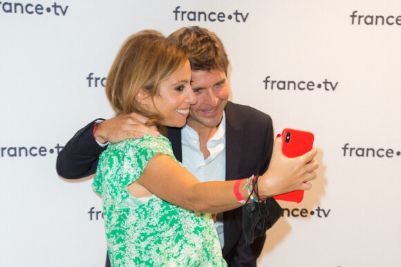 Lea Salame, Thomas Sotto - Photocall de la conférence de presse de rentrée de France Télévisions au Pavillon Gabriel à Paris. Le 24 août 2021.