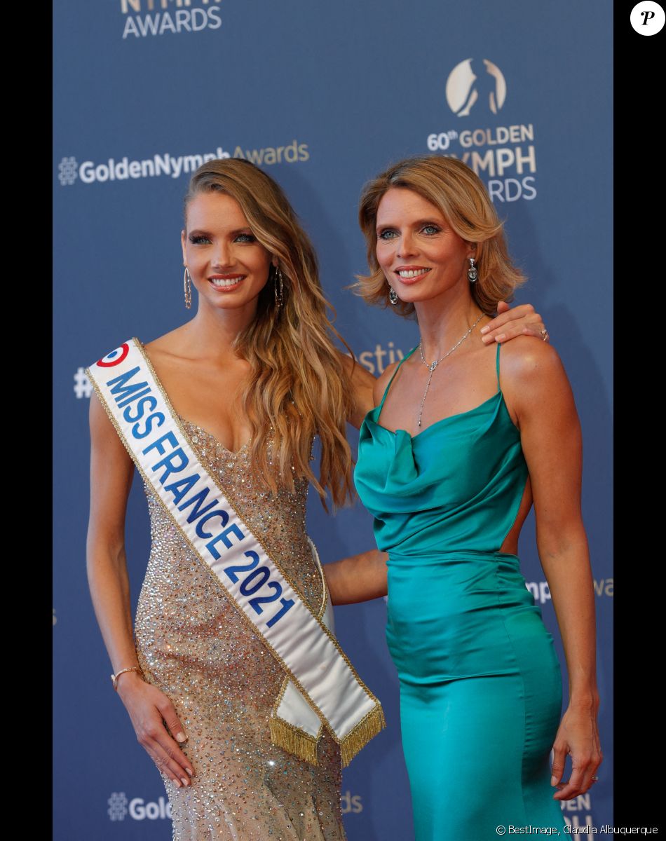 Amandine Petit (Miss France 2021), Sylvie Tellier lors du photocall de la cérémonie des Nymphes d'Or du 60ème festival de télévision de Monte Carlo au Grimaldi Forum à Monaco le 22 juin 2021.Cette année, beaucoup de lauréats seront présents en hologramme à cause des restrictions sanitaires © Claudia Albuquerque / Bestimage