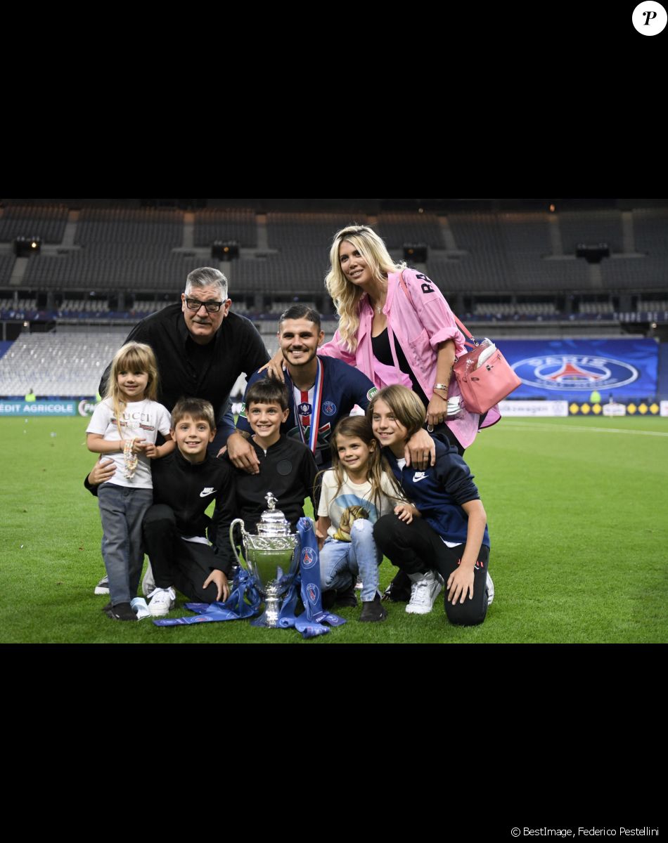 Mauro Icardi et Wanda Nara - Le Paris Saint Germain remporte la Coupe de France face à l'AS Saint Etienne au Stade de France à Saint-Denis le 24 juillet 2020. © Federico Pestellini/Panoramic/Bestimage