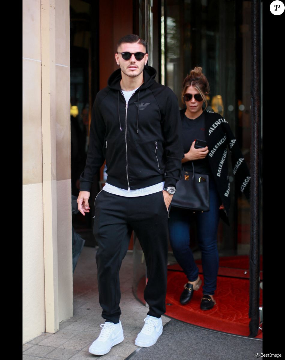 Mauro Icardi et sa femme Wanda Nara à la sortie de l'hôtel Royal Monceau à Paris pendant la fashion week PAP P/E 2020 le 26 septembre 2019