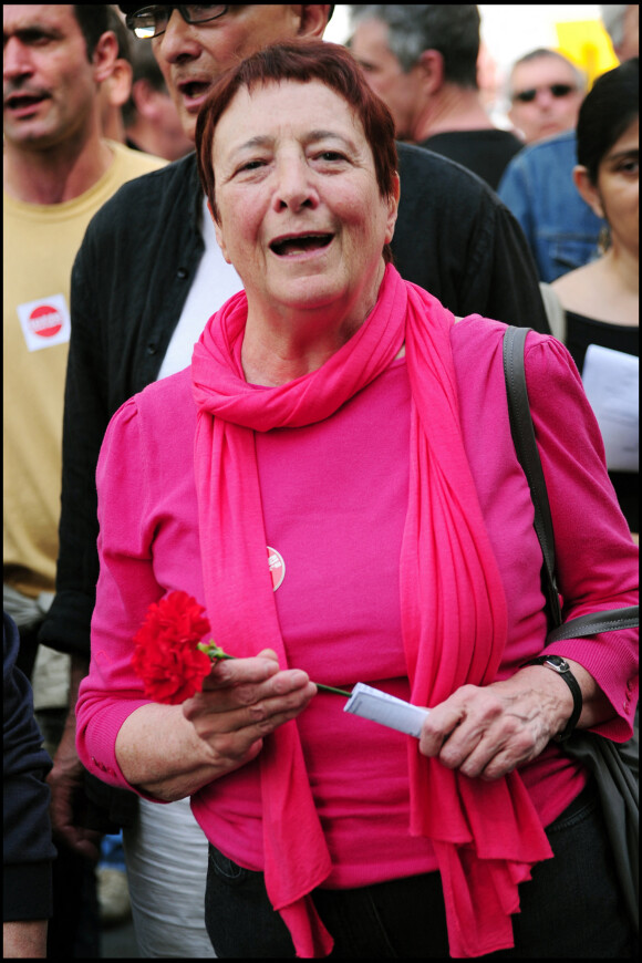 Arlette Laguiller en 2011 lors du défilé du 1er mai à Paris