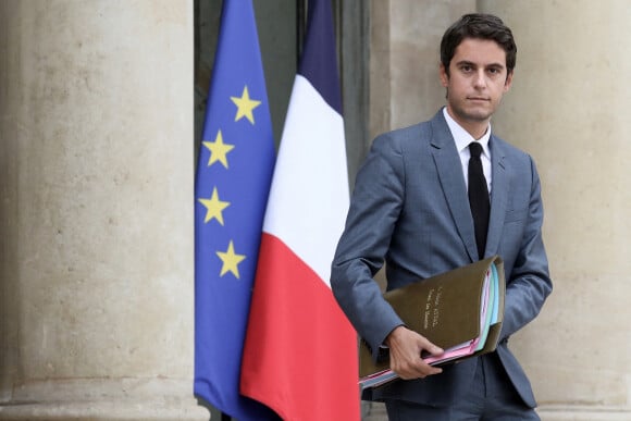 Gabriel Attal, Porte-parole du Gouvernement à la sortie du conseil des ministres au palais de l'Elysée, à Paris.