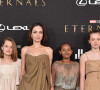 Maddox Jolie-Pitt, Vivienne Jolie-Pitt, Angelina Jolie, Knox Jolie-Pitt, Shiloh Jolie-Pitt, et Zahara Jolie-Pitt - Première du film "Eternals" au studio Marvel à Los Angeles, le 18 octobre 2021.
