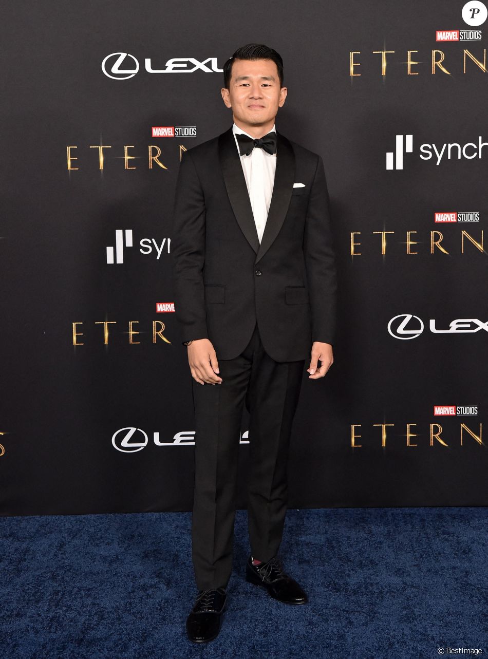 Ronny Chieng - Première du film &quot;Eternals&quot; au studio Marvel à Los Angeles, le 18 octobre 2021.
