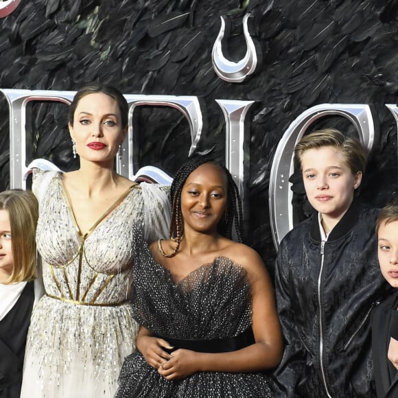 Vivienne Jolie-Pitt, Angelina Jolie, Zahara Jolie-Pitt, Shiloh Jolie-Pitt et Knox Leon Jolie-Pitt - Les célébrités assistent à la première de "Maléfique : Le Pouvoir du Mal" à Londres, le 9 octobre 2019. 