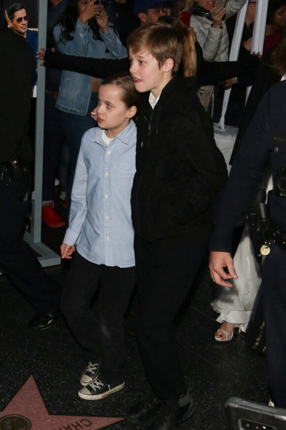 Angelina Jolie et ses enfants Zahara, Shiloh, Vivienne et Knox Jolie-Pitt arrivent à la première de Dumbo à Hollywood, Los Angeles, le 11 mars 2019 