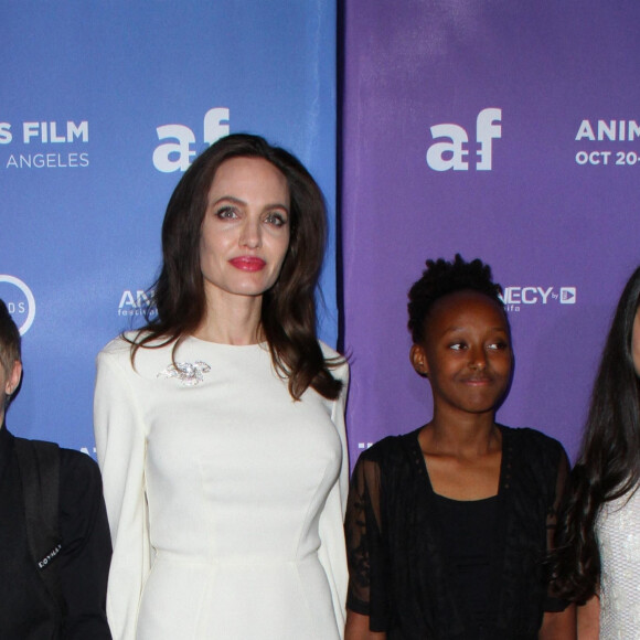 Shiloh Jolie-Pitt, Angelina Jolie, Saara Chaudry, Zahara Jolie-Pitt à la première de 'The Breadwinner' aux théâtres TCL Chinese 6 à Hollywood, le 20 octobre 2017 