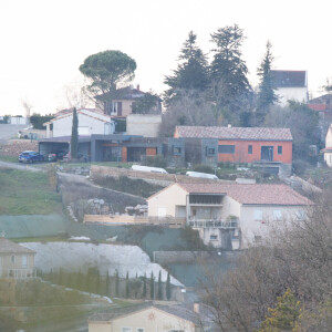 La maison en construction de Delphine Jubillar (Aussaguel) , disparue sans laisser de traces depuis le 16 décembre 2020 à Cagnac les Mines dans le Tarn. Un gendarme et une équipe du service des eaux ont mené des investigations pour chercher des traces dans le réseau raccordé à la maison. Le 7 janvier 2021  © Frédéric Maligne / Bestimage  