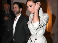 Victoria Beckham : un trench court et des jambes sublimes... pour briller auprès de Marc Jacobs, court vêtu aussi !