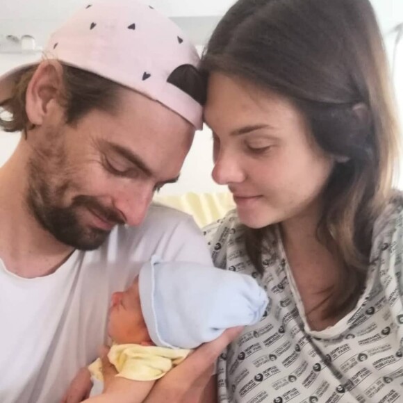 Alice Detollenaere et son compagnon Camille Lacourt sont devenus parents d'un petit garçon prénommé Marius.