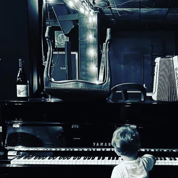 Emma Daumaus est la maman d'un petit garçon prénommé Antonin - Instagram