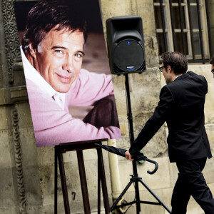 Nicolas Bedos - Hommage à Guy Bedos en l'église de Saint-Germain-des-Prés à Paris le 4 juin 2020. © JB Autissier / Panoramic / Bestimage  