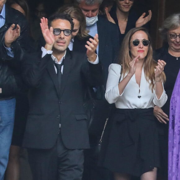 Nicolas Bedos, Joëlle Bercot (femme de Guy Bedos), Victoria Bedos, Doria Tillier - Sorties - Hommage à Guy Bedos en l'église de Saint-Germain-des-Prés à Paris.