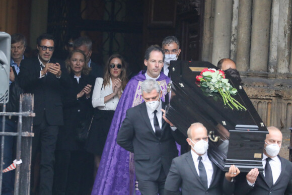 Nicolas Bedos, Joëlle Bercot (femme de Guy Bedos), Victoria Bedos - Sorties - Hommage à Guy Bedos en l'église de Saint-Germain-des-Prés à Paris le 4 juin 2020.  