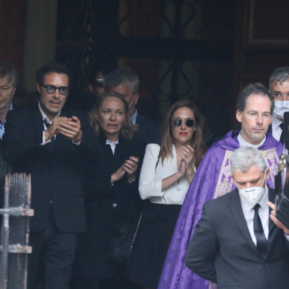 Nicolas Bedos, Joëlle Bercot (femme de Guy Bedos), Victoria Bedos - Sorties - Hommage à Guy Bedos en l'église de Saint-Germain-des-Prés à Paris le 4 juin 2020.  