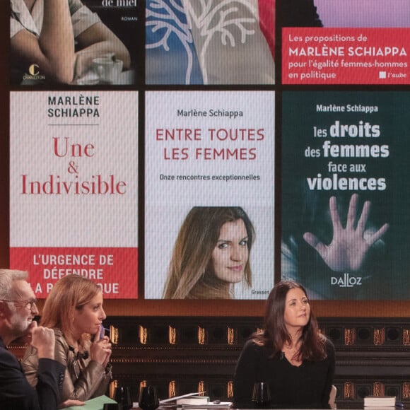 Exclusif - Laurent Ruquier, Léa Salamé, Cristiana Reali, Guillaume Titus-Carmel sur le plateau de l'émission "On est en direct" (OEED) diffusée sur France 2 le 23 octobre 2021 © Jack Tribeca / Bestimage 