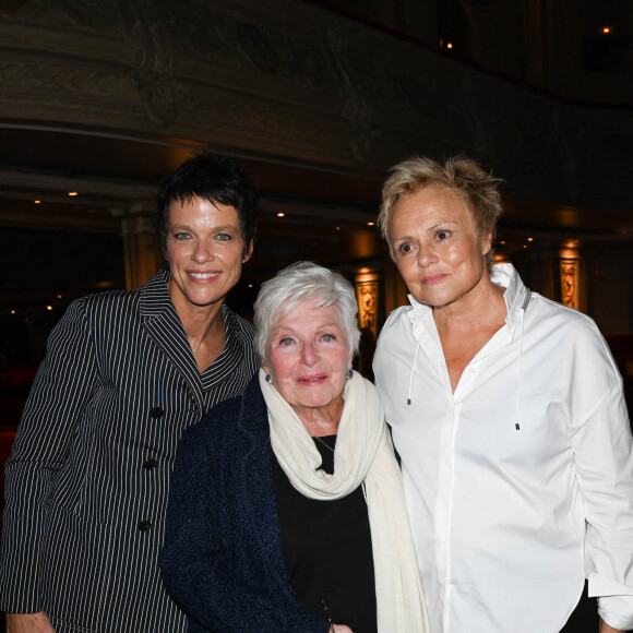 Line Renaud, Anne Le Nen et Muriel Robin - Inauguration de la statue de cire de "Muriel Robin et Pierre Palmade" au musée Grévin à Paris le 25 octobre 2021. © Coadic Guirec/Bestimage