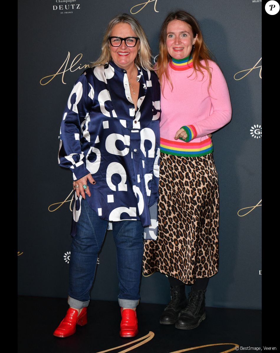 Valérie Damidot et sa fille Roxanne Damidot - Avant-Première du film "Aline" au Grand Rex à Paris le 25 octobre 2021. © Veeren/Bestimage