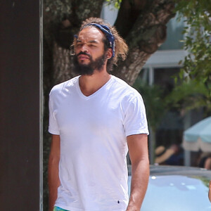 Exclusif - Joakim Noah et sa fiancée Lais Ribeiro se baladent à Miami, Floride, Etats-Unis.