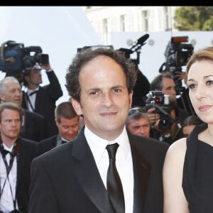 Lionel Abelanski et Valérie Benguigui - Montée des marches du film "Etreintes brisées", 62e Festival de Cannes.