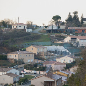 La maison en construction de Delphine Jubillar (Aussaguel) , disparue sans laisser de traces depuis le 16 décembre 2020 à Cagnac les Mines dans le Tarn. Un gendarme et une équipe du service des eaux ont mené des investigations pour chercher des traces dans le réseau raccordé à la maison. Le 7 janvier 2021  © Frédéric Maligne / Bestimage