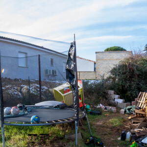 La maison en construction de Delphine Jubillar (Aussaguel) , disparue sans laisser de traces depuis le 16 décembre 2020 à Cagnac les Mines dans le Tarn. Un gendarme et une équipe du service des eaux ont mené des investigations pour chercher des traces dans le réseau raccordé à la maison. Le 7 janvier 2021  © Frédéric Maligne / Bestimage