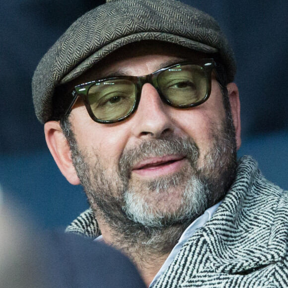 Kad Merad dans les tribunes lors du match de Ligue 1 "PSG - OM (4-0)" au Parc des Princes, le 27 octobre 2019. © Cyril Moreau/Bestimage 