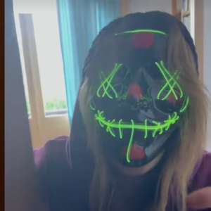 Carla Bruni : nouvelles photos de Giulia, déjà prête pour Halloween