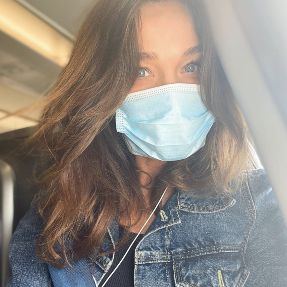 Carla Bruni : nouvelles photos de Giulia, à fond en mode Halloween