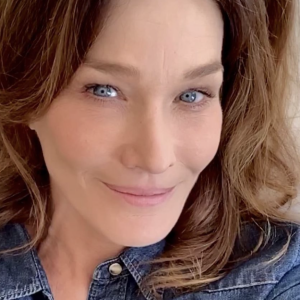 Carla Bruni : nouvelles photos de Giulia, à fond en mode Halloween